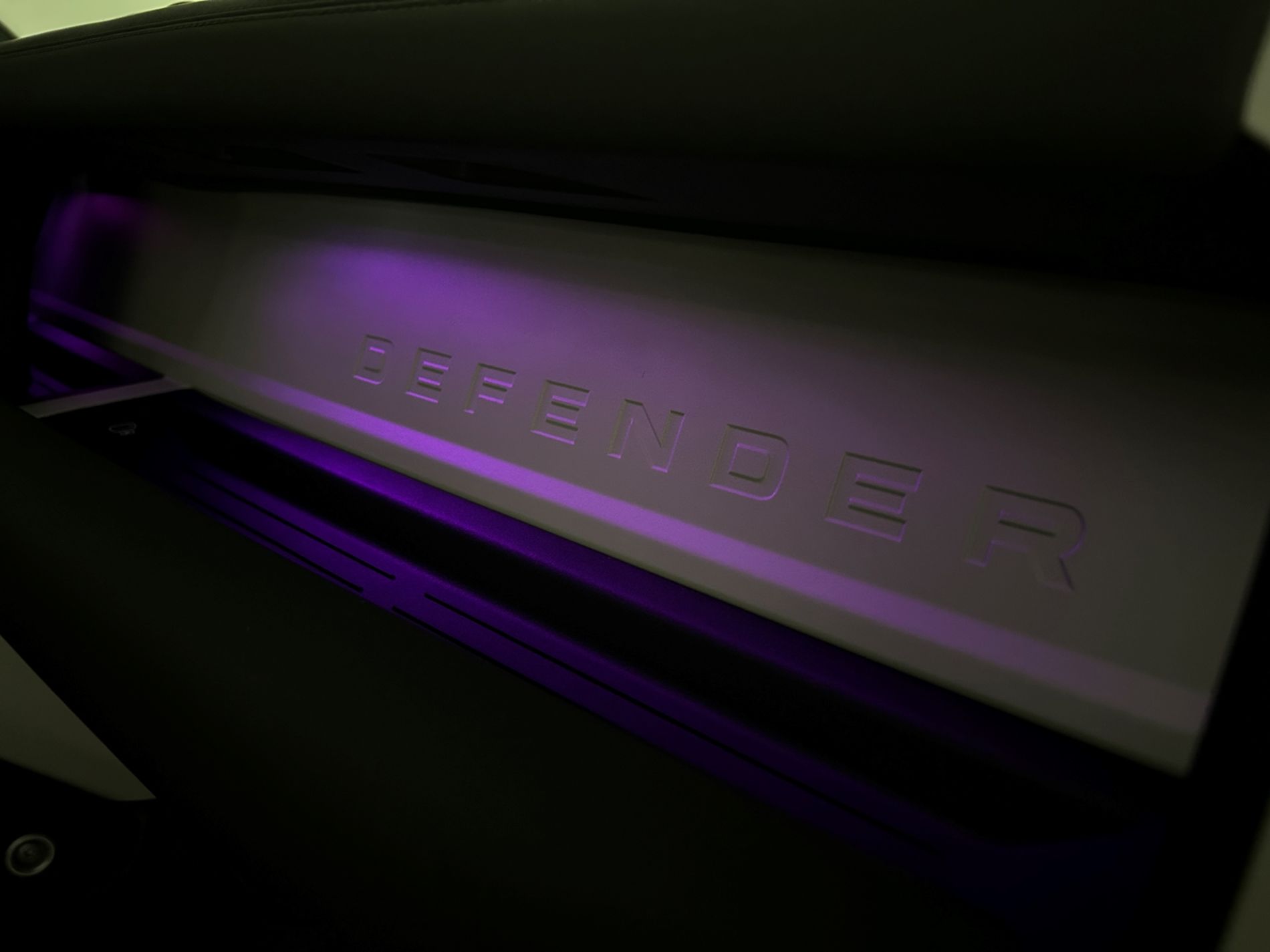 Defender 110 3.0d i6 mhev SE awd 200cv auto - Autoviemme